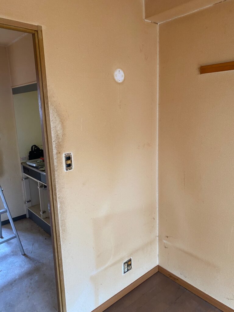 居室施工前の入口付近